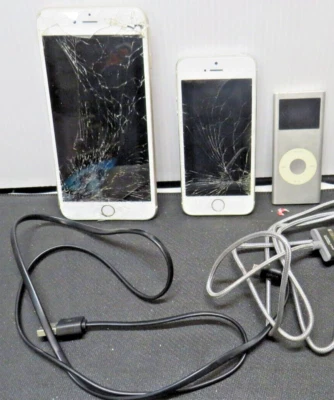 Apple iPhone iPod Lot Of 3 For Parts Only Please look at the pictures - Image 1 of 4