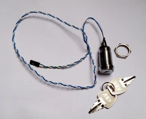 Momentary action spring loaded key operated switch 2 keys 60cm cable & connector - Picture 1 of 3
