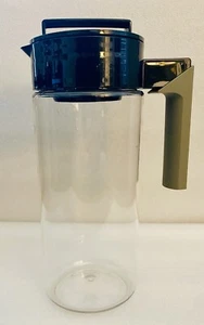 Takeya Airtight Pitcher Made in the USA, 2 Quart, Black Handles On Side And Top - Picture 1 of 13