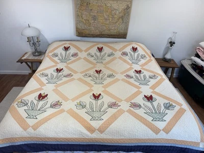 Antiker Quilt Tulpenapplikation handgenäht handgefertigt Schneider? - Bild 1 von 4