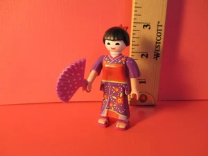 Playmobil figura MUJER/GEISHA CON CARA BLANCA + PELO NEGRO EN KIMONO morado - Imagen 1 de 6