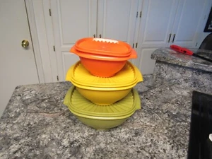 Lot of 3 Vintage 1970s Tupperware Servalier 3 Bowls with Sunny Lids - Picture 1 of 17