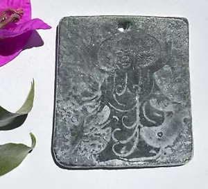 Colgante de piedra verde tallada de Buda con caracteres chinos - Imagen 1 de 3
