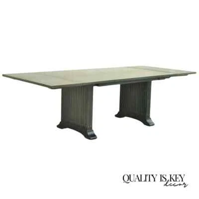 Mesa de comedor gótica estilo James Mont con pedestal de roble certificado verde de Enkeboll Foto 1 de 4