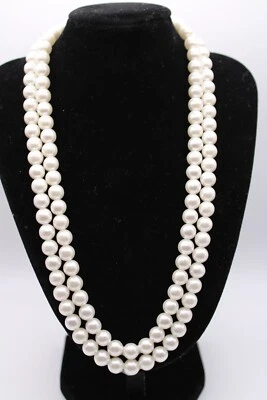 "Collar Claire's clásico de perlas de imitación blanco con cierre de 37""" Foto 1 de 4