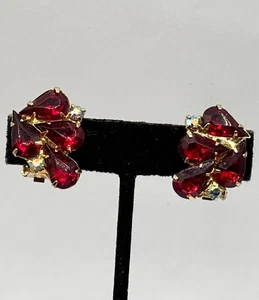 Vintage red glass rhinestone clip on earrings - Picture 1 of 5