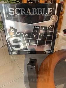 Scrabble Silver Line Edition Brettspiel Kreuzworträtsel Hasbro - C3545 Neu Sealed - Bild 1 von 10