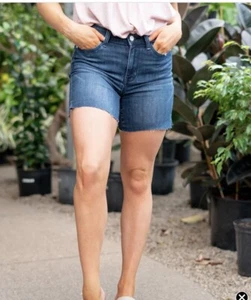 NUEVO Pantalones Cortos de Jean Judy Blue Daytona Tiro Medio Muslo Talla XL Denim Oscuro - Imagen 1 de 13
