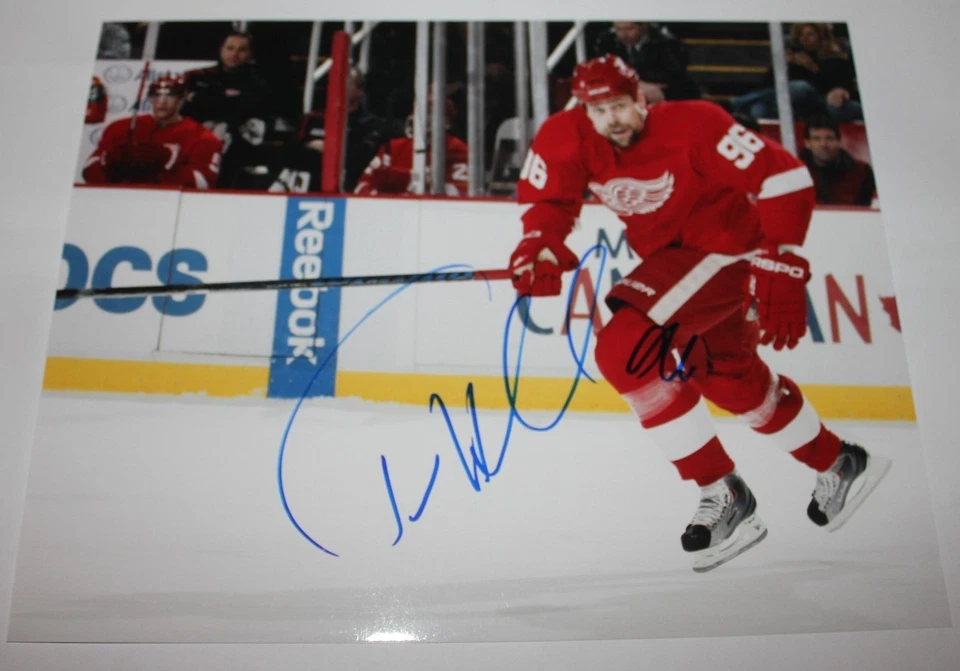 TOMAS HOLMSTROM SIGNED 8X10 PHOTO DETROIT RED WINGS COA - Image 1 of 1