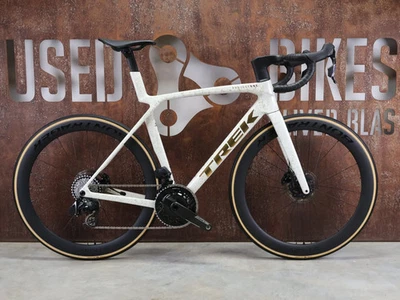 TREK MADONE SLR 7 AXS MY 2026 / ERA WHITE / SUPERNOVA MARBLE / M/L - Bild 1 von 4