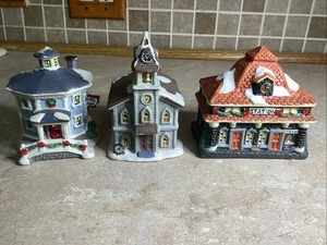 3er Set - Weihnachtsdorf Gebäude - 4”-5” hoch - Vintage - ohne Lichtkabel - Bild 1 von 10
