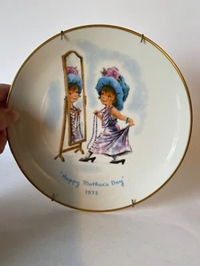 Moppets Happy Mother’s Day 1975 Playing Dress Up Commemorative Plate kitschy - Picture 1 of 12
