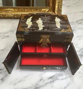 Vintage Asian Jewelry Box Mother of Pearl Geisha Girls Black Lacquer and Brass - Picture 1 of 18