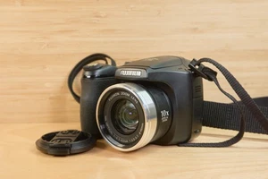 Fujifilm FinePix S700 7.1MP Digital Camera / 10x Optical Zoom / Tested - Picture 1 of 6