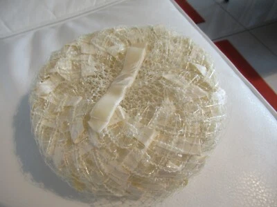 De Colección Marfil Para Mujer Vestido SOMBRERO Pastillero Años 50 1 Dueño ENCAJE Boda Formal Novia ¡Nuevo! Foto 1 de 4