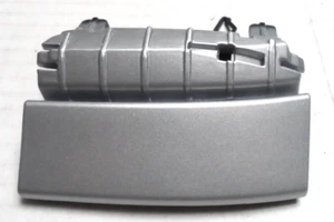Cubierta de gancho de remolque inferior para parachoques delantero color plata Mercedes Benz A 1678853802 - Imagen 1 de 4