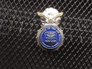 INSIGNIA DE POLICÍA DE SEGURIDAD MILITAR DE LA FUERZA AÉREA DE EE. UU. NUEVO Pin de solapa ESMALTADO T/T - Imagen 1 de 4