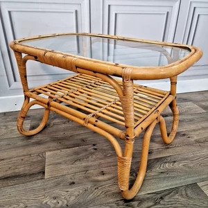 Mesa de centro retro vintage de mediados de siglo de bambú y ratán - tapa de vidrio - estilo boho - Imagen 1 de 24