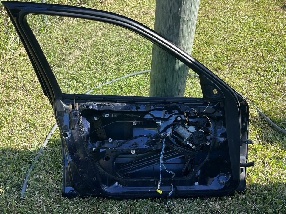 Autopartes BMW 323i E46 2000 OEM puerta lateral del conductor Foto 1 de 2