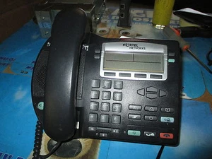 Téléphone VoIP Nortel i2002 IP NTDU91 en noir 4 lignes 4x24 téléphone LCD - Photo 1/1