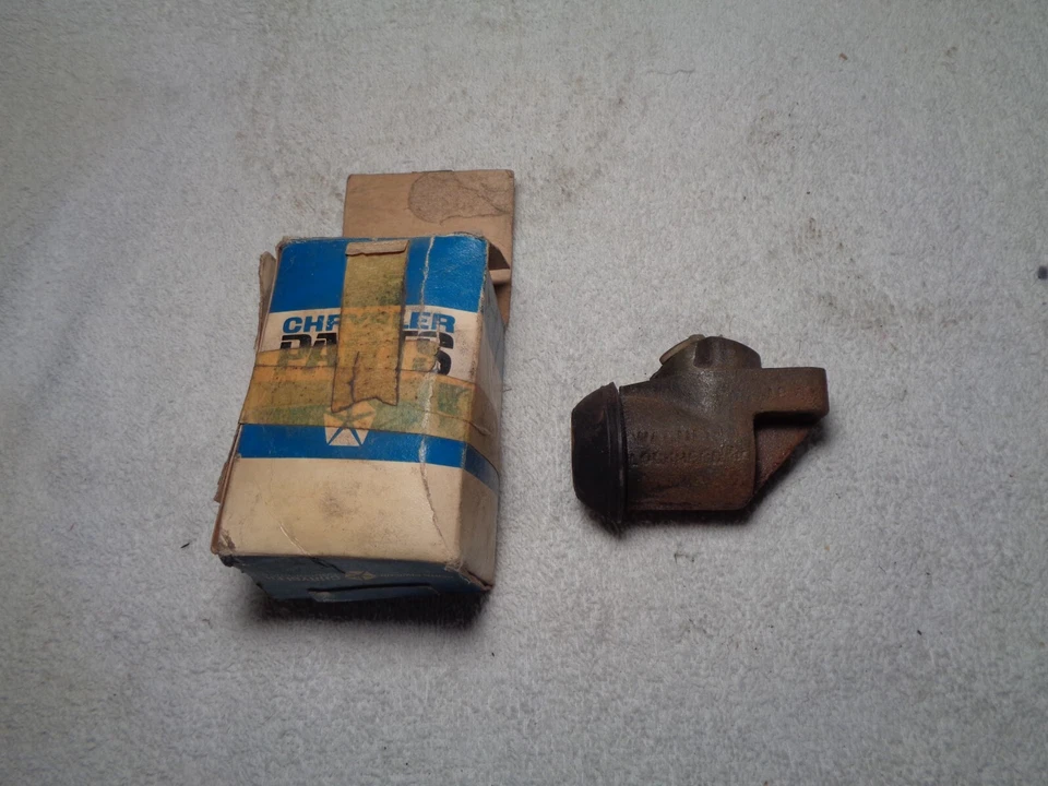 Cilindro de roda dianteira para caminhão Dodge NOS Mopar 1959-68 - Imagem 1 de 1