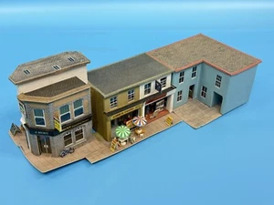 METCLAFE 'OO' GAUGE CARD SCRATCHBUILT HIGH STREET BUILDINGS / FIGURES DIORAMA ! - Picture 1 of 8