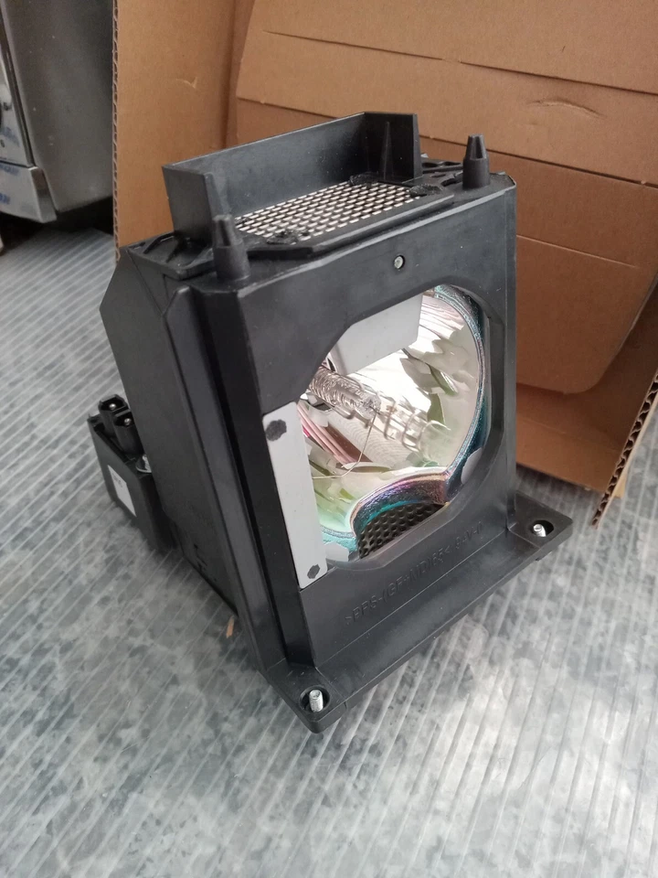 Mitsubishi 915B403001 Lamp with Osram Neolux Bulb for WD-60C8 WD-60C9 WD-65735 - Изображение 1 из 4