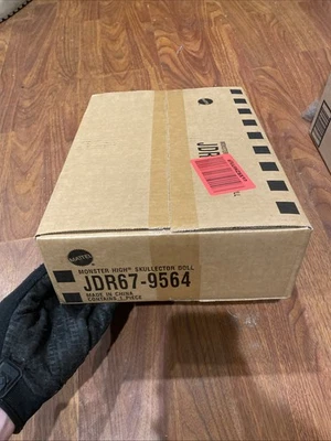 EN MANO - Muñeca Alien Skullector Monster High Mattel Creations Foto 1 de 3