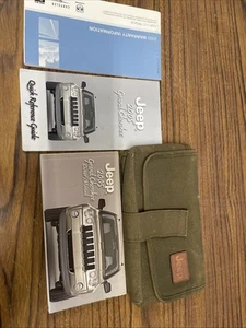 Manuel du propriétaire et étui d'usine Jeep Grand Cherokee 2005 - Photo 1/1