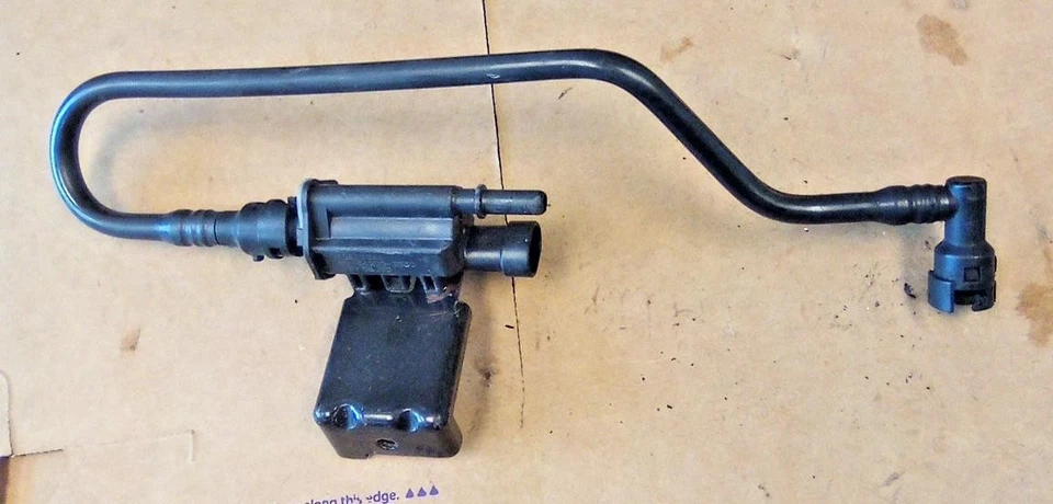 Pontiac Grand Prix 2008 válvula de purga con manguera 12597341 FC-35DG Foto 1 de 4