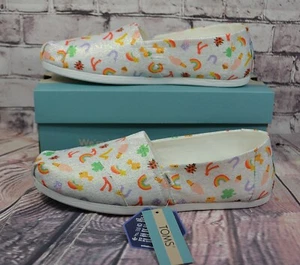 ZAPATOS PLANOS SIN CORDONES TOMS ALPARGATA BLANCOS SARGA METÁLICA ESTAMPADO LUKCY DAYS NUEVOS EN CAJA - Imagen 1 de 3