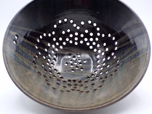 Vintage Zakala Pottery Fruit Berry Bowl Colander 9" Designer Glaze Finish C25 - Picture 1 of 10