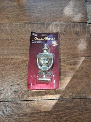 Llamador de puerta de latón macizo Ives nuevo stock antiguo con orificio Veiwer Peep K67 Foto 1 de 4