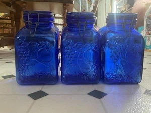 Vintage Cobalt Blue 3 Glass Jars Containers Produits de Campagne Angle - Picture 1 of 2