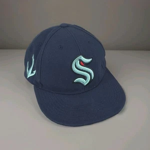 Cappello uomo berretto Seattle Kraken Mitchell & Ness snapback blu ricamato snapback - Foto 1 di 13