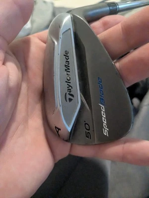 Buena cuña de aproximación derecha TaylorMade Speedblade. 50. regular Foto 1 de 4