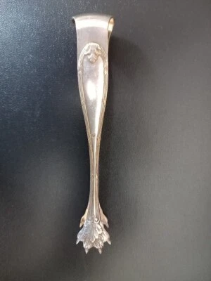 Pince à sucre ancienne de style Louis XVI en métal argenté à pattes de lion - Photo 1/3