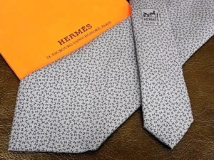 Corbata de cuello HERMES seda azul marino logotipo vendedor de Japón N0120 17 Hecha en Francia - Imagen 1 de 2