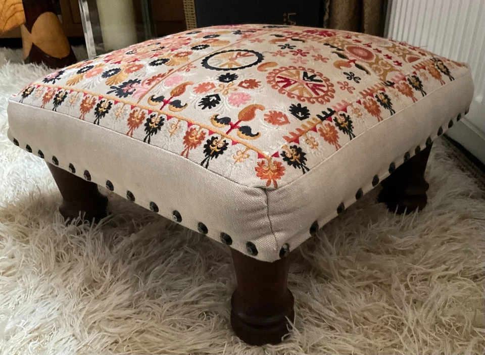 VINTAGE TAPESTRY FOOT STOOL 16"X 16"...STUNNING! - Image 1 of 4