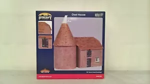 Bachmann Scenecraft 44-0146 Oast House OO Gauge **NEW** - Picture 1 of 2