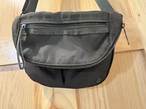 Bandolera Lululemon Nylon Verde Oliva - Imagen 1 de 8