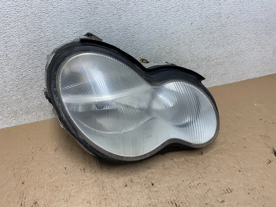 Faro halógeno pasajero derecho Mercedes-Benz Clase C 2001-2004 OEM Q2730 DW Foto 1 de 4