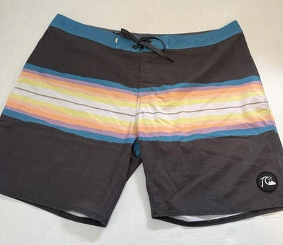 Quiksilver Highline Boardshorts 38 Natación Surf Shorts Tabla Usado Hawaii Rayado Foto 1 de 4