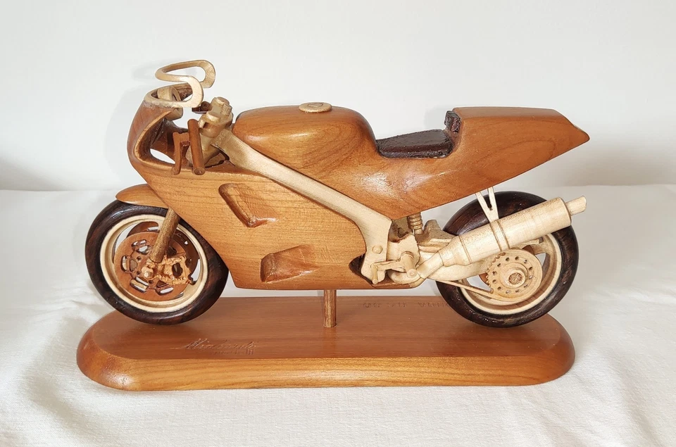 Modellino Moto HONDA RC30 SBK  SCALA 1:9 LegnI Ciliegio/Acero/Noce fatta a mano - Immagine 1 di 4