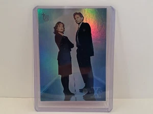 Topps 75th Anniversary Rainbow Foil #100 The X-Files - Picture 1 of 2