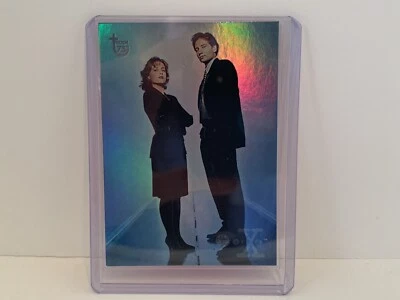 Topps 75th Anniversary Rainbow Foil #100 The X-Files - Image 1 of 2