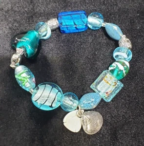 AVON Beaded Chic Bracelet Sea Life Glass Stretch Silver Tones Teal / Green 2010 - Picture 1 of 4