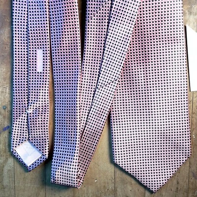 Gravata Brioni rosa com xadrez preta 62,5” x 3,5” - Imagem 1 de 4