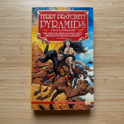 Discworld: Pyramids by Terry Pratchett 1989 1st Roc Printing PB Vintage Fantasy Foto 1 de 4