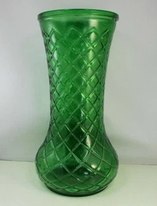 Vintage Hoosier Glass #4087 - Emerald Green Glass Flower Vase - Diamond Pattern - Picture 1 of 4